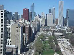 Chicago Downtown Condo - Michigan Ave Suite ID 14-15