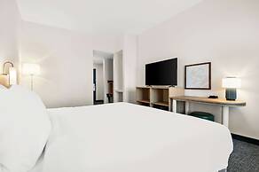 Spark by Hilton Lancaster Dutch Country