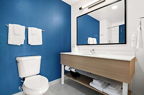 Spark by Hilton Lancaster Dutch Country