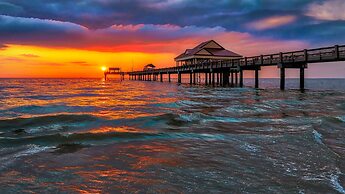 Pelican Pointe Clearwater Beach Hotel