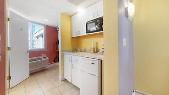 Pelican Pointe Clearwater Beach Hotel