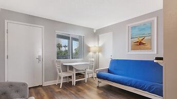 Pelican Pointe Clearwater Beach Hotel