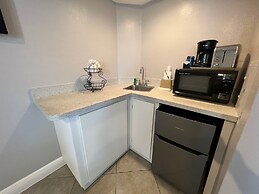 Pelican Pointe Clearwater Beach Hotel