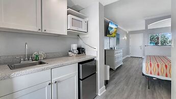 Pelican Pointe Clearwater Beach Hotel