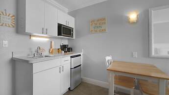 Pelican Pointe Clearwater Beach Hotel