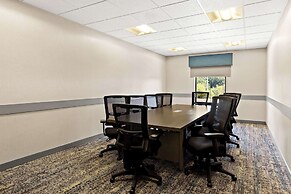 Hampton Inn & Suites Canton