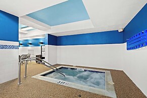 Hampton Inn & Suites Canton