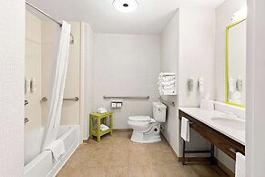 Hampton Inn & Suites Canton