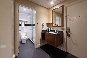 Hôtel & Suites Le Dauphin Drummondville