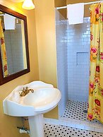 Creole Gardens Guesthouse and Inn