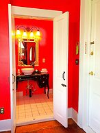 Creole Gardens Guesthouse and Inn