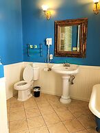 Creole Gardens Guesthouse and Inn