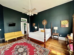 Creole Gardens Guesthouse and Inn