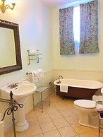 Creole Gardens Guesthouse and Inn