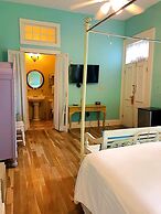 Creole Gardens Guesthouse and Inn