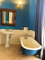 Creole Gardens Guesthouse and Inn