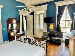 Creole Gardens Guesthouse and Inn