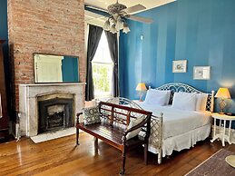 Creole Gardens Guesthouse and Inn