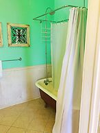 Creole Gardens Guesthouse and Inn