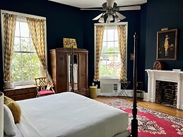 Creole Gardens Guesthouse and Inn