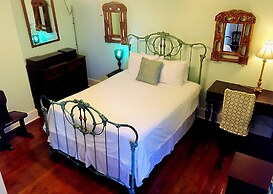 Creole Gardens Guesthouse and Inn