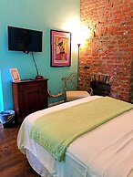 Creole Gardens Guesthouse and Inn