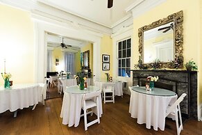 Creole Gardens Guesthouse and Inn