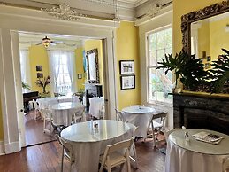 Creole Gardens Guesthouse and Inn