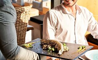 Kosmoplaz Beach Hotel