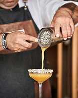 Kosmoplaz Beach Hotel