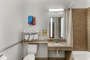 Best Western Plus New Caney Inn & Suites