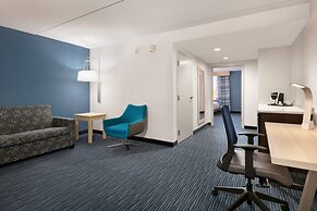 Holiday Inn Express Hotel & Suites Norfolk Airport by IHG