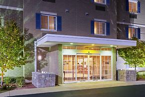 Candlewood Suites Milwaukee Airport by IHG