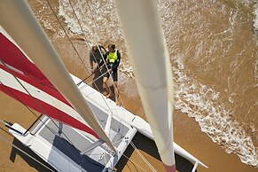 ROBINSON KYLLINI BEACH