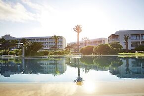 ROBINSON KYLLINI BEACH