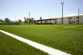 ROBINSON KYLLINI BEACH