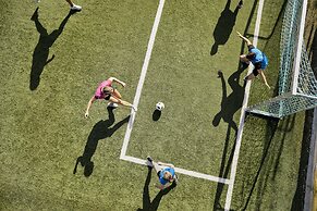 ROBINSON KYLLINI BEACH