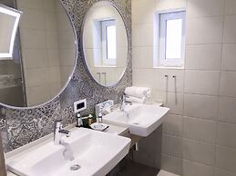 ROBINSON KYLLINI BEACH