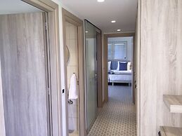 ROBINSON KYLLINI BEACH