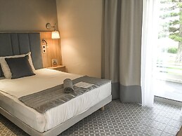 ROBINSON KYLLINI BEACH