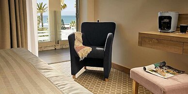 ROBINSON KYLLINI BEACH