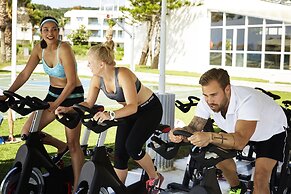 ROBINSON KYLLINI BEACH