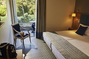 ROBINSON KYLLINI BEACH