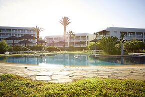 ROBINSON KYLLINI BEACH