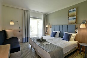 ROBINSON KYLLINI BEACH