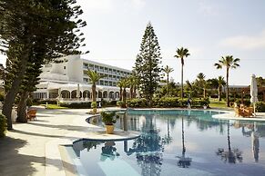 ROBINSON KYLLINI BEACH