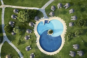 ROBINSON KYLLINI BEACH