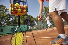 ROBINSON KYLLINI BEACH