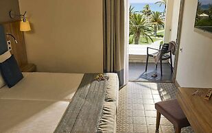 ROBINSON KYLLINI BEACH