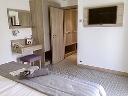 ROBINSON KYLLINI BEACH